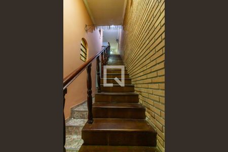 Casa à venda com 212m², 3 quartos e 2 vagas Casa à venda com 212m², 3 quartos e 2 vagasEscada