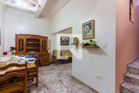 Casa à venda com 212m², 3 quartos e 2 vagas Casa à venda com 212m², 3 quartos e 2 vagasComodo