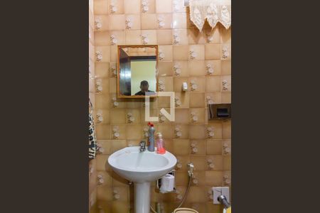 Casa à venda com 212m², 3 quartos e 2 vagas Casa à venda com 212m², 3 quartos e 2 vagasBanheiro