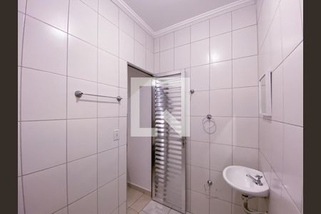 Banheiro de kitnet/studio para alugar com 1 quarto, 30m² em Vila Indiana, São Paulo