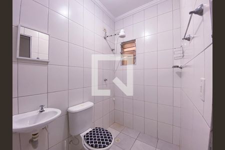 Banheiro de kitnet/studio para alugar com 1 quarto, 29m² em Vila Indiana, São Paulo