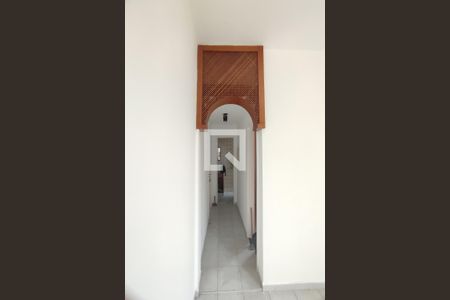 Acesso da Sala para o banheiro, cozinha e area de serviço de apartamento para alugar com 2 quartos, 61m² em Tanque, Rio de Janeiro