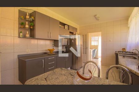 Casa à venda com 440m², 4 quartos e 6 vagas Casa à venda com 440m², 4 quartos e 6 vagasCozinha