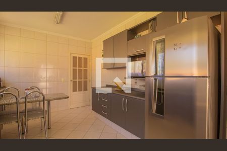 Casa à venda com 440m², 4 quartos e 6 vagas Casa à venda com 440m², 4 quartos e 6 vagasCozinha