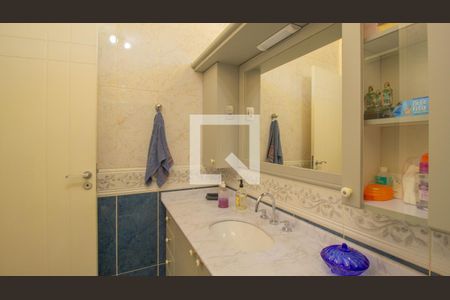 Casa à venda com 440m², 4 quartos e 6 vagas Casa à venda com 440m², 4 quartos e 6 vagasBanheiro da Suíte