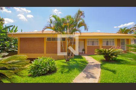 Casa à venda com 440m², 4 quartos e 6 vagas Casa à venda com 440m², 4 quartos e 6 vagasFachada