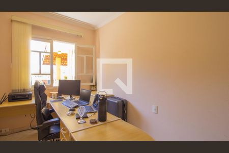 Casa à venda com 440m², 4 quartos e 6 vagas Casa à venda com 440m², 4 quartos e 6 vagasEscritório