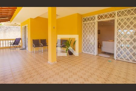 Casa à venda com 440m², 4 quartos e 6 vagas Casa à venda com 440m², 4 quartos e 6 vagasVaranda