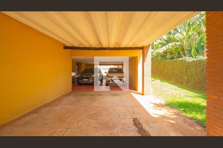 Casa à venda com 440m², 4 quartos e 6 vagas Casa à venda com 440m², 4 quartos e 6 vagasGaragem