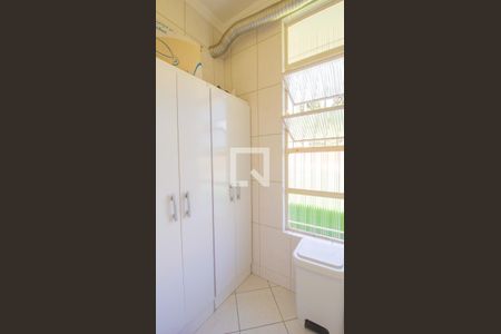 Casa à venda com 440m², 4 quartos e 6 vagas Casa à venda com 440m², 4 quartos e 6 vagasDespensa