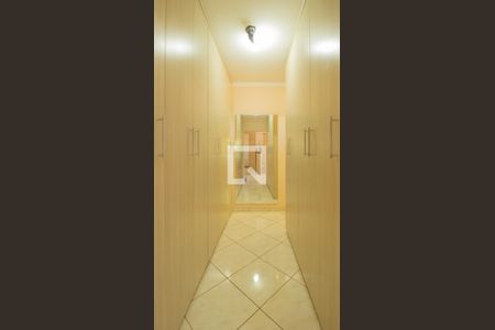 Casa à venda com 440m², 4 quartos e 6 vagas Casa à venda com 440m², 4 quartos e 6 vagasCloset da suíte