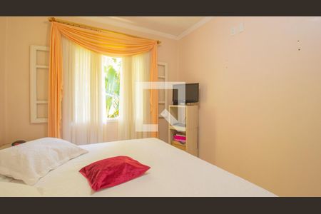 Casa à venda com 440m², 4 quartos e 6 vagas Casa à venda com 440m², 4 quartos e 6 vagasSuíte