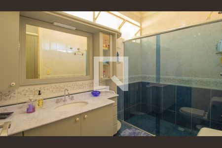 Casa à venda com 440m², 4 quartos e 6 vagas Casa à venda com 440m², 4 quartos e 6 vagasBanheiro da Suíte