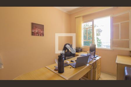 Casa à venda com 440m², 4 quartos e 6 vagas Casa à venda com 440m², 4 quartos e 6 vagasEscritório