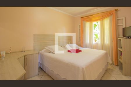 Casa à venda com 440m², 4 quartos e 6 vagas Casa à venda com 440m², 4 quartos e 6 vagasSuíte