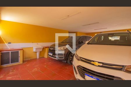 Casa à venda com 440m², 4 quartos e 6 vagas Casa à venda com 440m², 4 quartos e 6 vagasGaragem