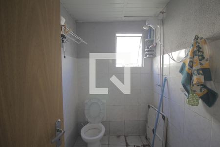 Banheiro de apartamento à venda com 2 quartos, 50m² em Guajuviras, Canoas