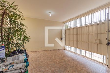 Casa à venda com 320m², 4 quartos e 2 vagas Casa à venda com 320m², 4 quartos e 2 vagasGaragem