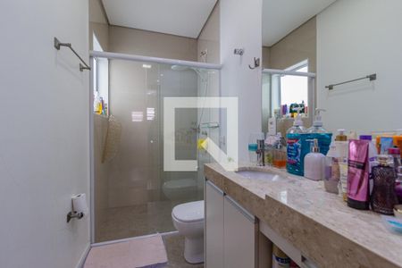 Casa à venda com 320m², 4 quartos e 2 vagas Casa à venda com 320m², 4 quartos e 2 vagasBanheiro da suíte