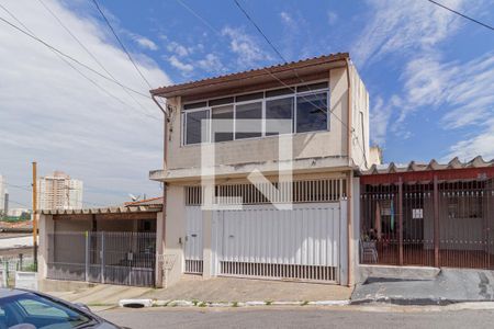 Casa à venda com 320m², 4 quartos e 2 vagas Casa à venda com 320m², 4 quartos e 2 vagasFachada