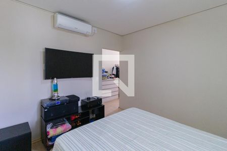 Suíte de casa à venda com 4 quartos, 320m² em Vila Yara, Osasco