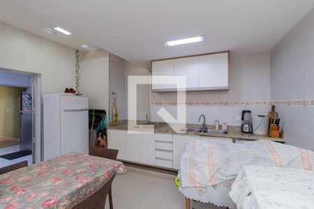 Casa à venda com 320m², 4 quartos e 2 vagas Casa à venda com 320m², 4 quartos e 2 vagasQuintal