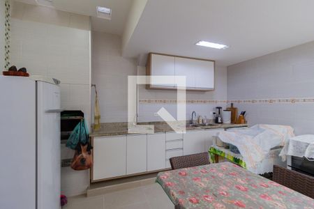 Casa à venda com 320m², 4 quartos e 2 vagas Casa à venda com 320m², 4 quartos e 2 vagasQuintal