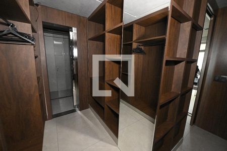 Apartamento para alugar com 110m², 1 quarto e 2 vagas Apartamento para alugar com 110m², 1 quarto e 2 vagasCloset