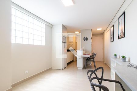 Sala/Cozinha de kitnet/studio para alugar com 1 quarto, 38m² em Centro, Curitiba