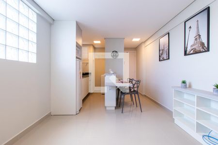 Sala/Cozinha de kitnet/studio para alugar com 1 quarto, 38m² em Centro, Curitiba