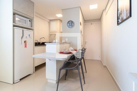 Sala/Cozinha de kitnet/studio para alugar com 1 quarto, 38m² em Centro, Curitiba