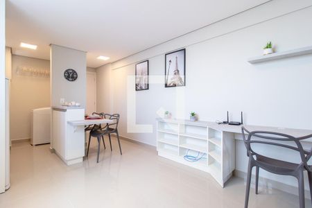 Sala/Cozinha de kitnet/studio para alugar com 1 quarto, 38m² em Centro, Curitiba