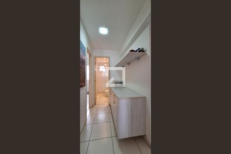 Halls dos quartos de apartamento para alugar com 3 quartos, 91m² em Guilhermina, Praia Grande