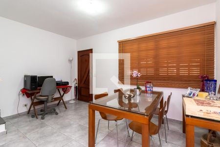 Casa à venda com 89m², 2 quartos e 2 vagasSala