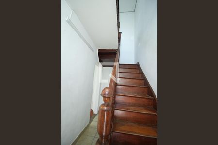 Escadas de casa para alugar com 3 quartos, 140m² em Vila Bertioga, São Paulo