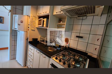 Cozinha de apartamento para alugar com 2 quartos, 65m² em Itacorubi, Florianópolis