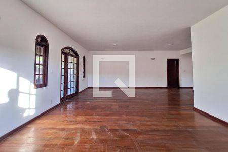 Sala de casa para alugar com 3 quartos, 249m² em Serra Grande, Niterói