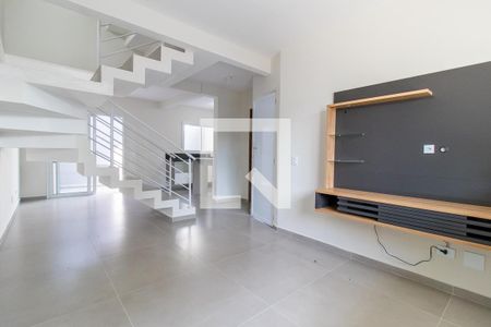 Sala de casa de condomínio para alugar com 3 quartos, 125m² em Xaxim, Curitiba