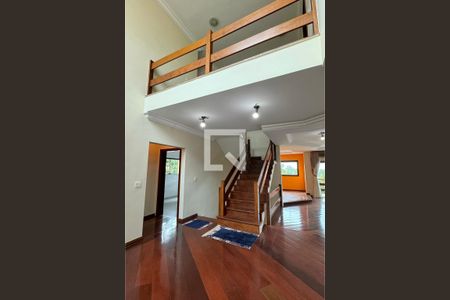 Escada de casa de condomínio para alugar com 4 quartos, 480m² em Residencial Morada das Estrelas (aldeia da Serra), Barueri