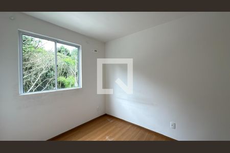 Quarto 2 de apartamento para alugar com 2 quartos, 42m² em Santo Antônio, São José dos Pinhais