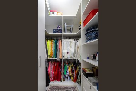 Closet da Suíte 1 de casa para alugar com 4 quartos, 280m² em Parque Renato Maia, Guarulhos