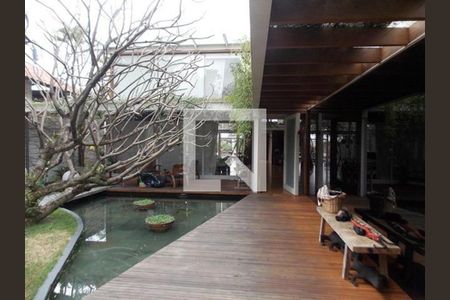 Casa à venda com 4 quartos, 750m² em Chácara Monte Alegre, São Paulo