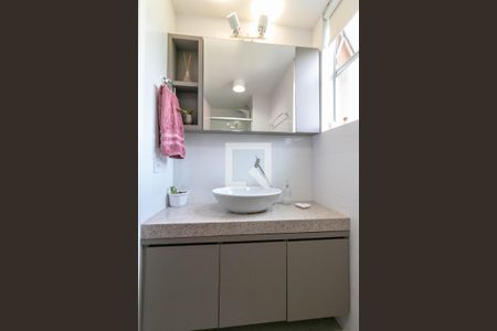 Banheiro de apartamento à venda com 1 quarto, 36m² em Funcionários, Belo Horizonte