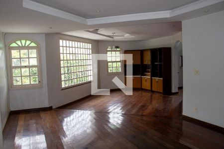 Sala de casa de condomínio à venda com 5 quartos, 630m² em Anil, Rio de Janeiro