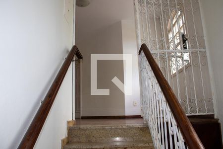 Escada de casa de condomínio à venda com 5 quartos, 630m² em Anil, Rio de Janeiro