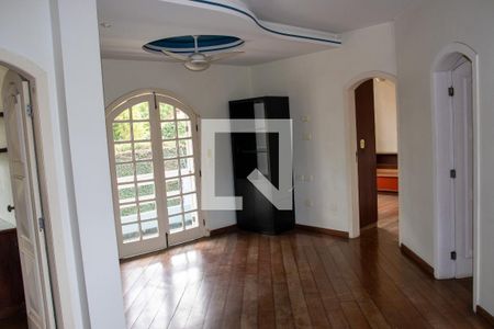 Sala de casa de condomínio à venda com 5 quartos, 630m² em Anil, Rio de Janeiro