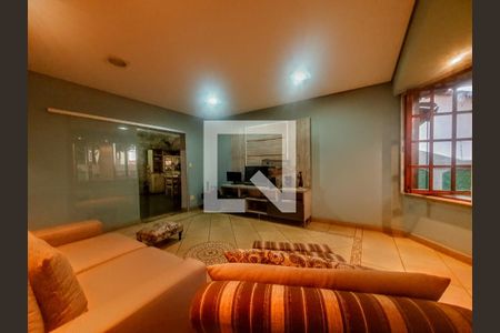 Sala de casa à venda com 3 quartos, 227m² em Jardim Guanabara, Belo Horizonte