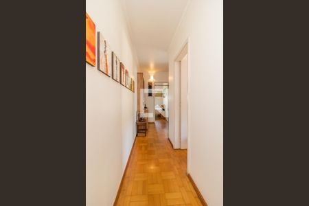Corredor de apartamento à venda com 3 quartos, 95m² em Azenha, Porto Alegre