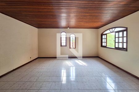 Sala de casa de condomínio à venda com 6 quartos, 500m² em Badu, Niterói