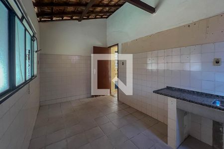 Cozinha  de casa à venda com 4 quartos, 240m² em Vila Amaral, Belo Horizonte